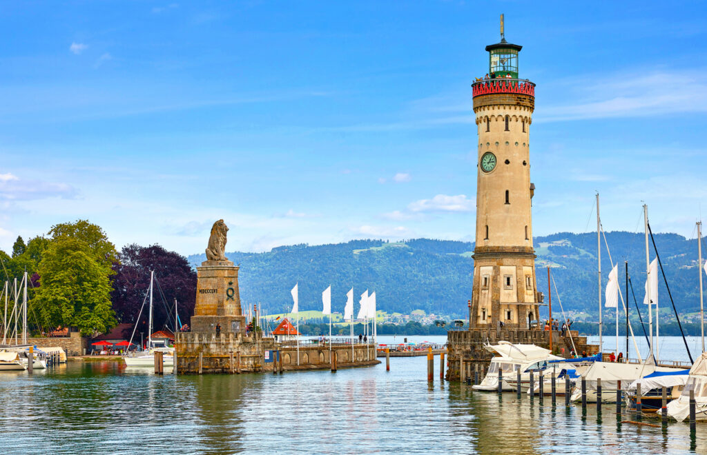blick auf den alten leuchtturm in lindau
